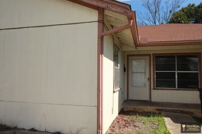 Building Photo - 1706 Cole St