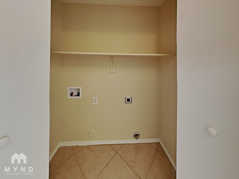 Building Photo - 8520 W Palm Ln