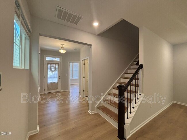 Building Photo - 2105 Goudy Dr