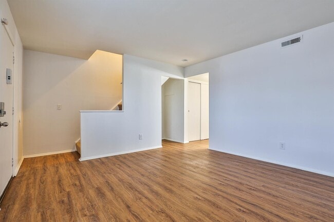 Building Photo - 1556 Meredith Dr