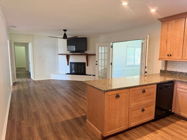 Building Photo - Thunderbolt Charm Meets Modern Comfort