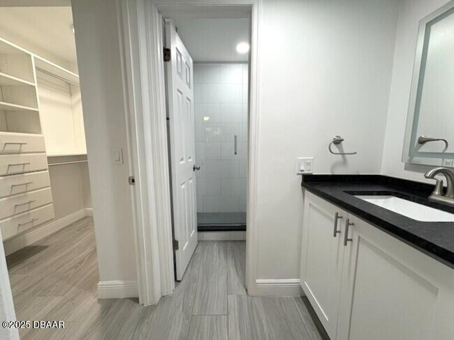 Building Photo - 1401 S Palmetto Ave