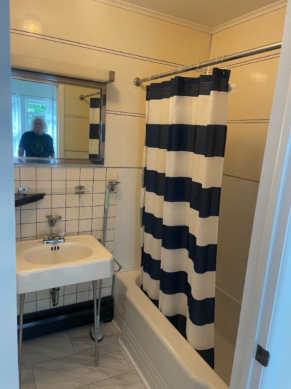 Building Photo - 112 Sawkill Rd