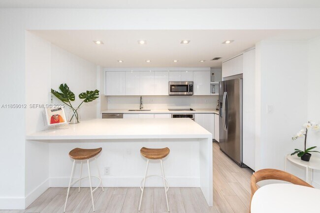 Building Photo - 181 Crandon Blvd