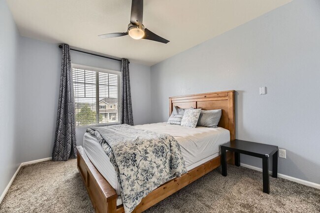 Building Photo - Beautiful 2 story 2,518 sq ft 4 bed 2.5 bath single family home