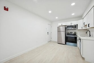 Building Photo - 5530 Boyer St