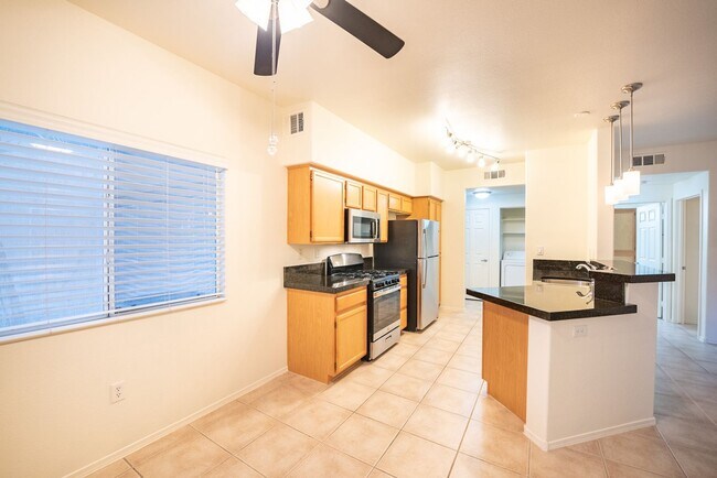 Building Photo - 2-Bedroom, 2-Bath House - Las Vegas, NV