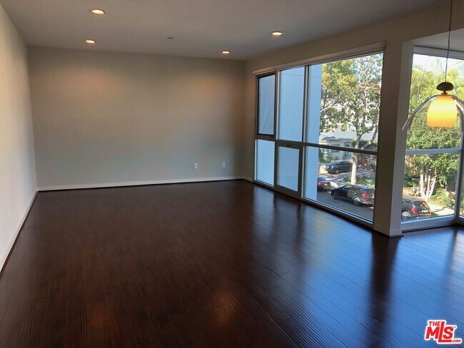 Building Photo - 1545 S Bentley Ave