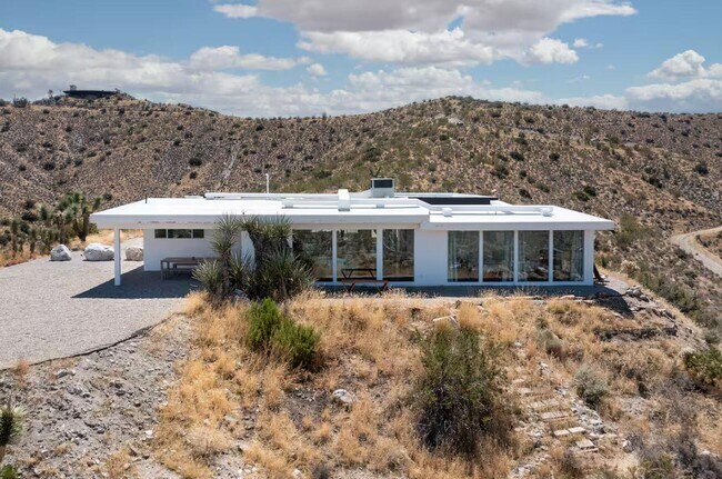 Building Photo - 57710 Piute Trail