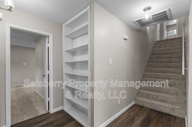 Building Photo - 3620 Harwood Ct
