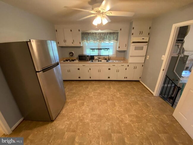 Building Photo - 802 Payton Dr