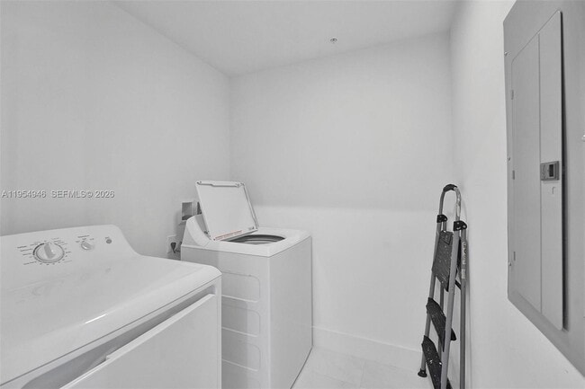 Building Photo - 301 Altara Ave