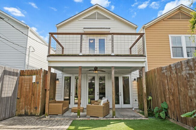 Building Photo - 513 W 22nd St