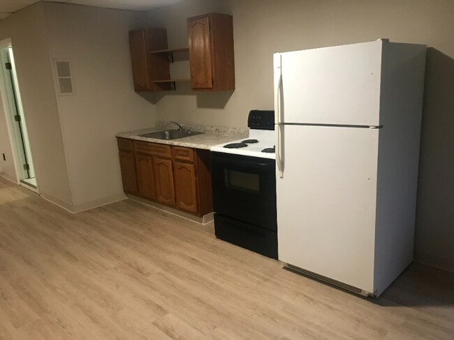 Building Photo - 185 N Main St