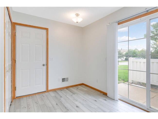 Building Photo - 15921 Finch Ln
