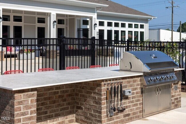 Building Photo - 3520 Pinetree Grv Ln