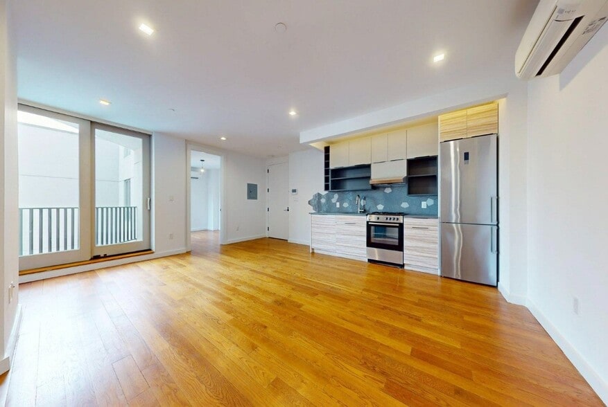 Building Photo - Myrtle Avenue