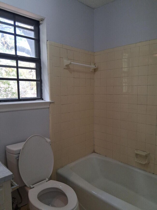 Building Photo - Alabaster