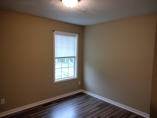 Building Photo - 502 Clark St