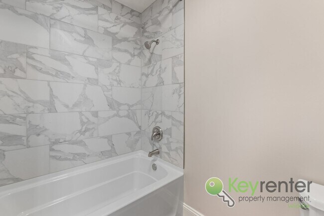 Building Photo - Beautiful 4 bed/3 bath with golf course vi...