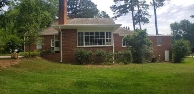 Building Photo - 731 W Charlton St