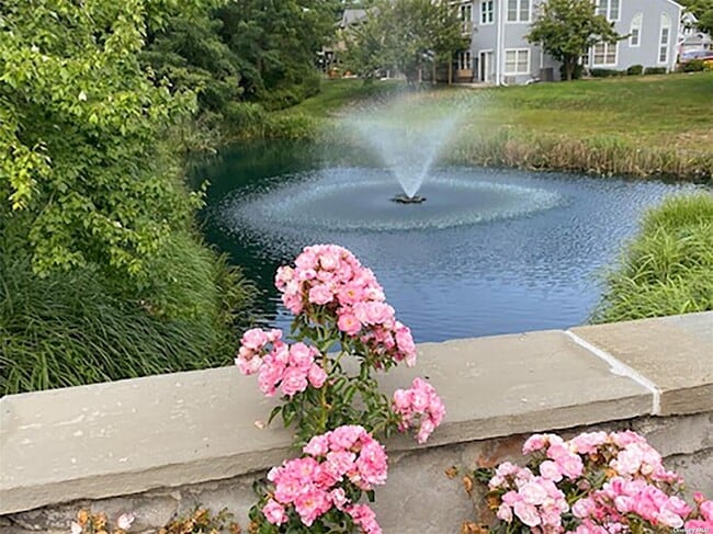 Building Photo - 141 Lakebridge Dr N