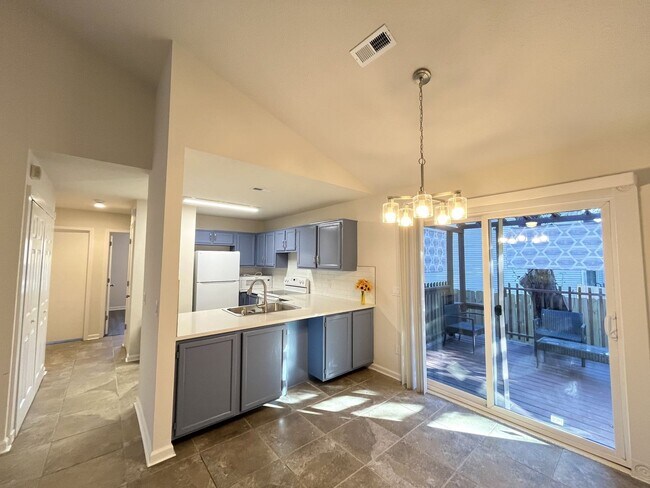 Building Photo - 3BR/2BA Hermitage Rental Minutes from I-40...