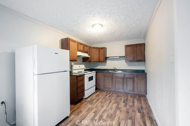 Building Photo - "Cozy 1-Bedroom Oasis in Greenfield – Perf...