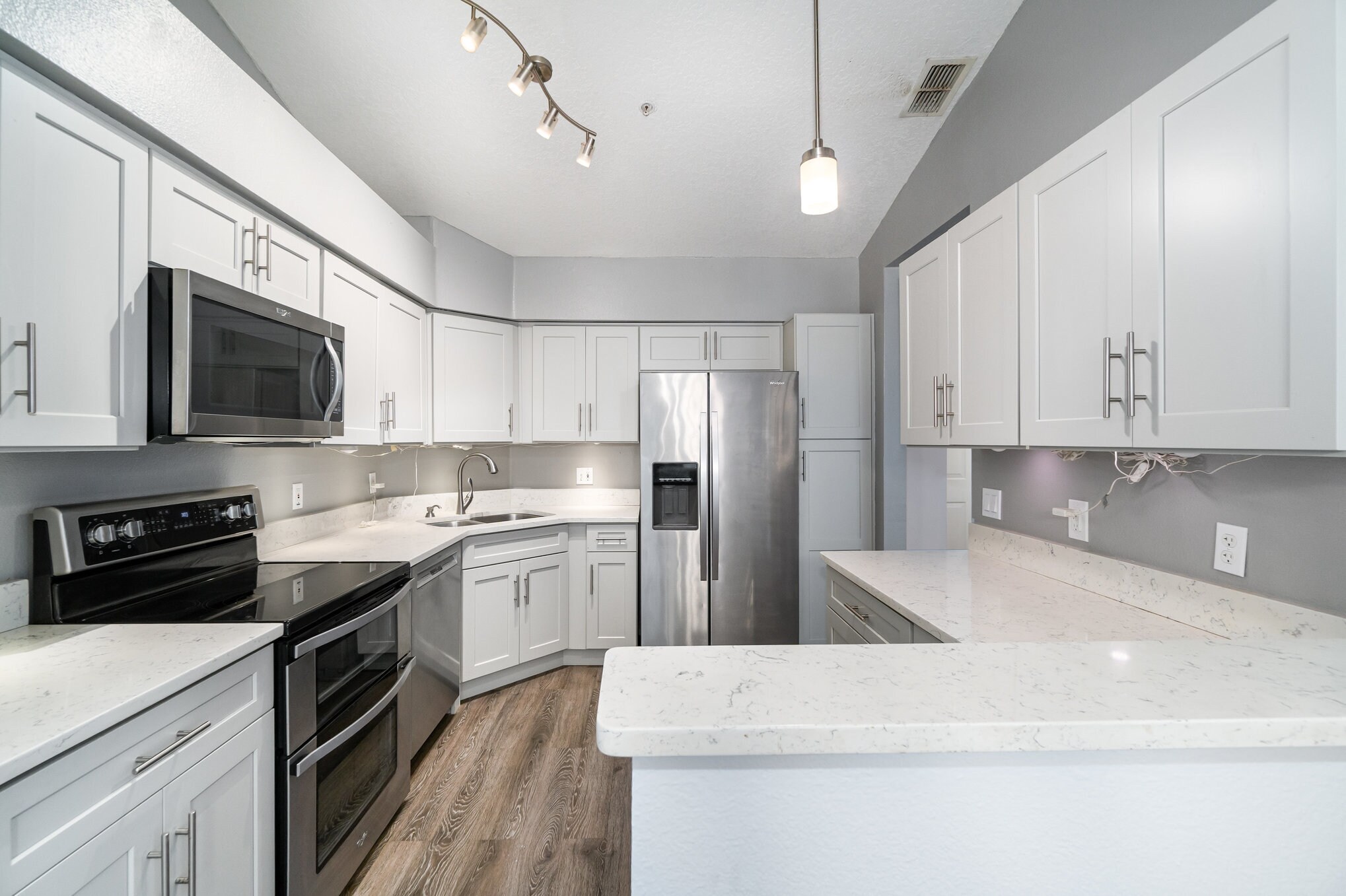 Building Photo - 1030 Loch Vail