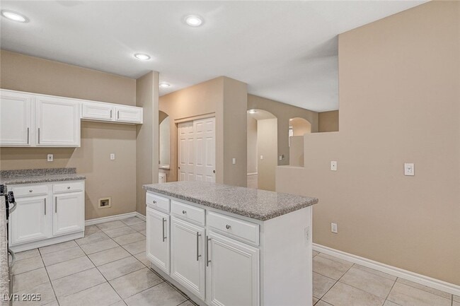Building Photo - 1332 Dream Valley St