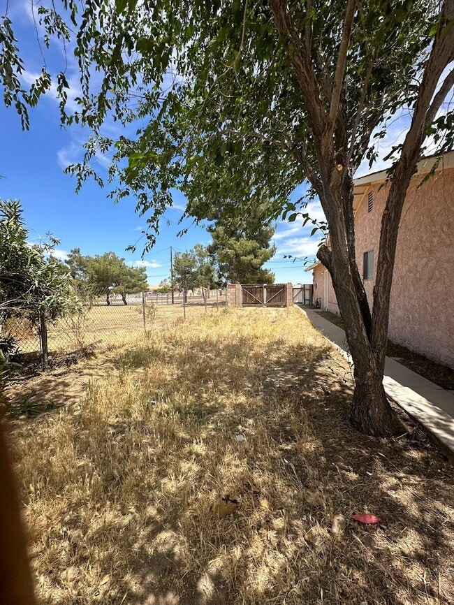 Building Photo - 10856 11th Ave