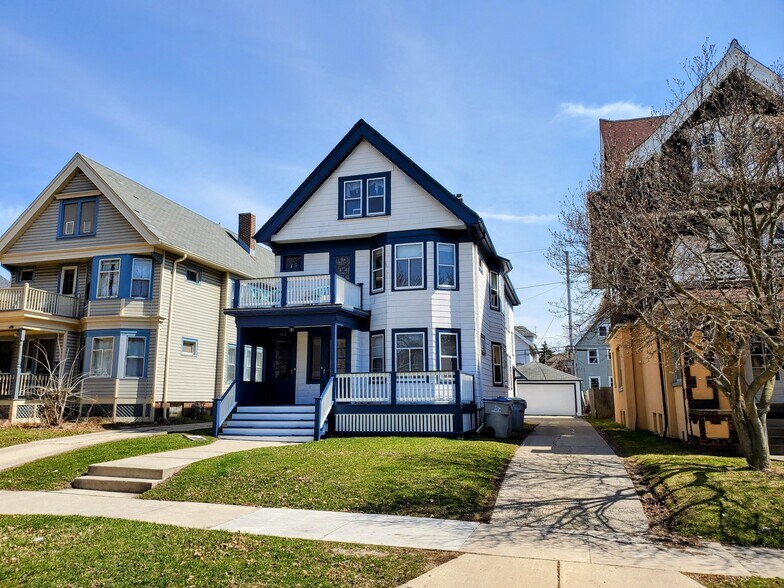 Building Photo - 3022 N Frederick Ave