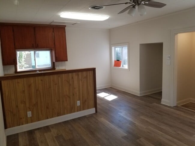 Building Photo - Lake Life All Year Round!