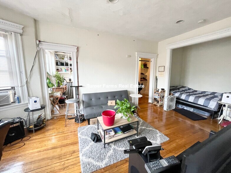 Primary Photo - 142 Hemenway St