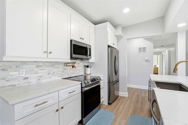 Building Photo - 2705 Gulfstream Rd