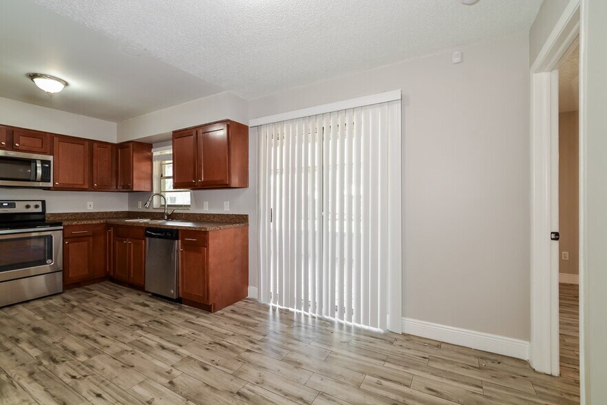 Building Photo - 1301 Baranova Rd