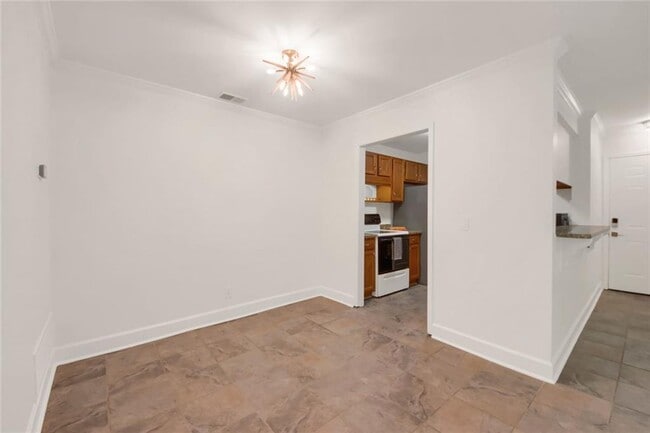 Building Photo - 501 Barrington Hills Dr