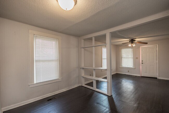 Building Photo - 2 Bedroom Stifft Station Cottage