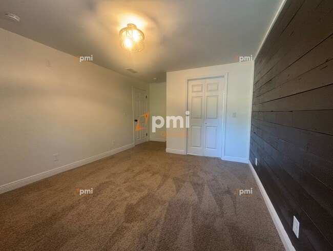Building Photo - 3220 Ingleside Ave