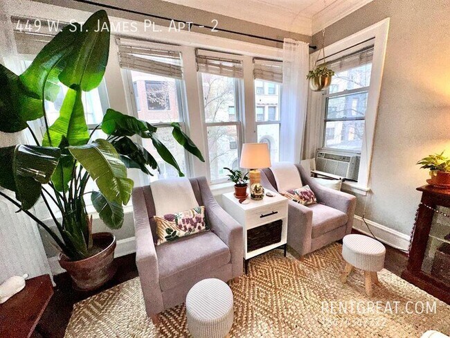 Building Photo - 449 W St James Pl