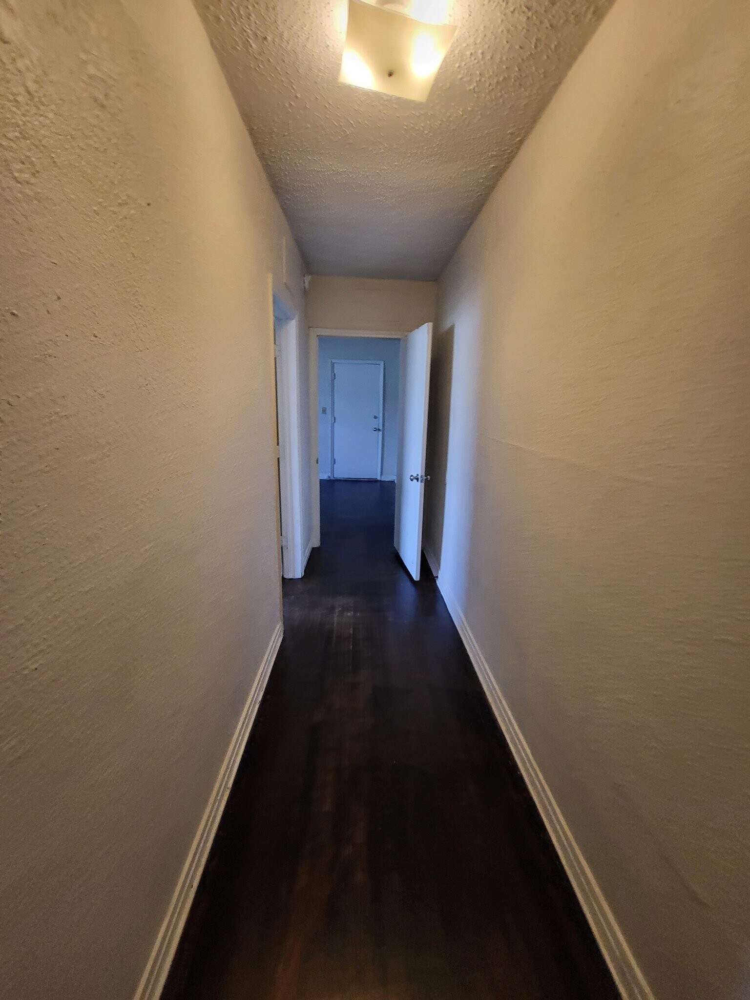 Building Photo - 330 W 26th St