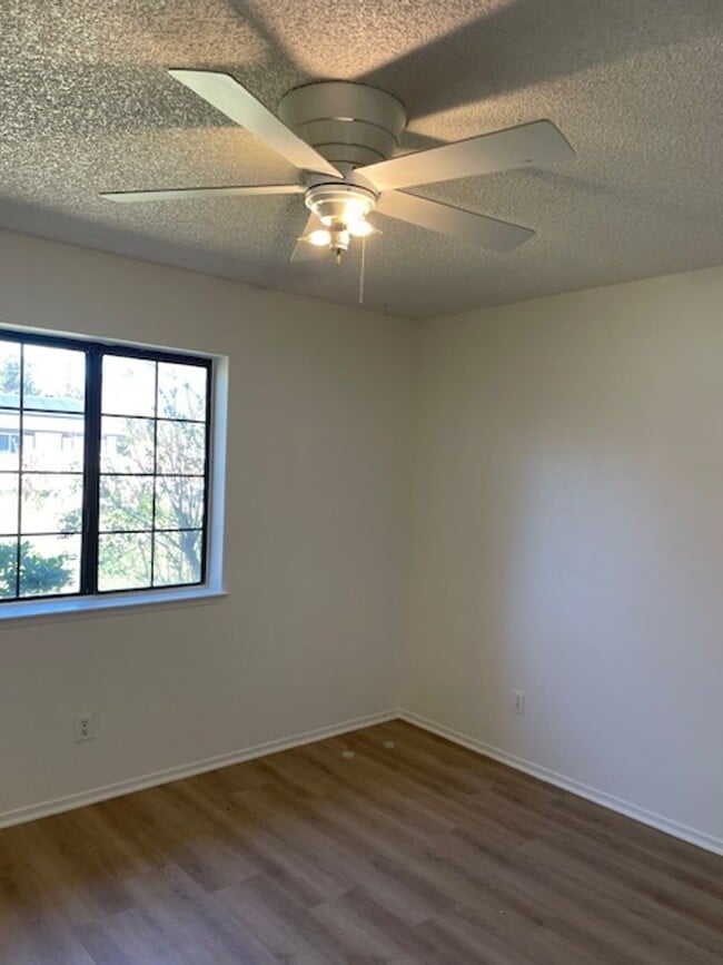Building Photo - Cozy 3 Bedroom House for Rent (Available 6.10.26)