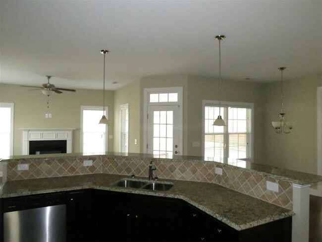 Building Photo - 411 Wolfe Ln