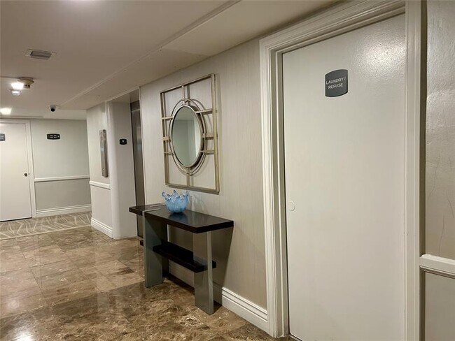 Building Photo - 3800 Galt Ocean Dr