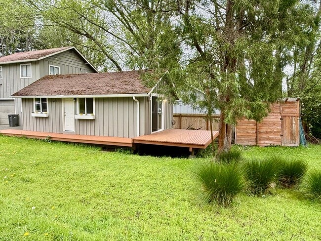 Building Photo - Clean and cozy cabin in Suquamish.