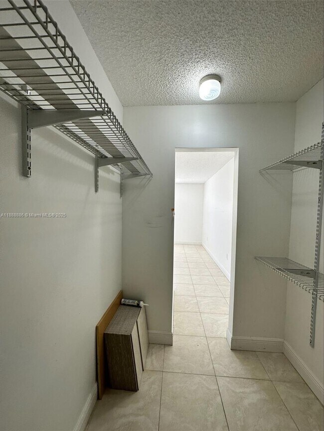 Building Photo - 6214 SW 131st Ct