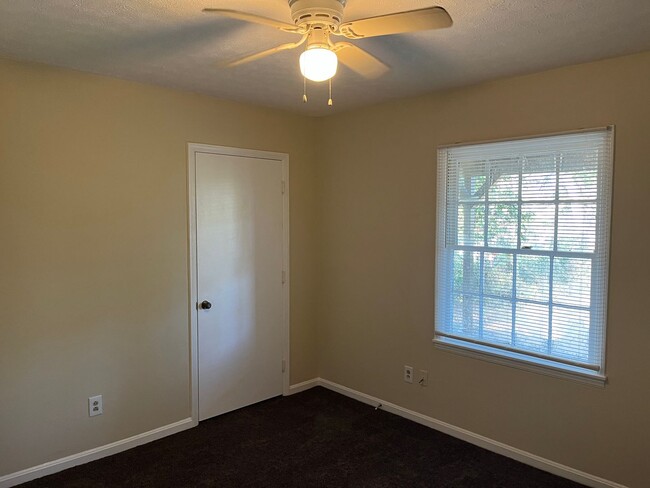 Building Photo - **UPCOMING**3 bedroom / 2 bathroom Home fo...
