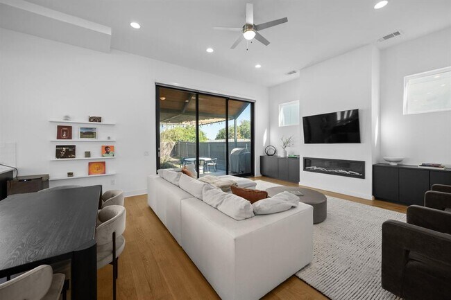 Building Photo - 7308 Cordoba Dr