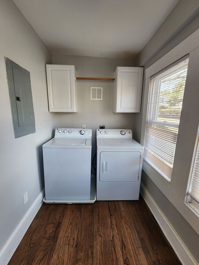 Building Photo - West Asheville Bungalow