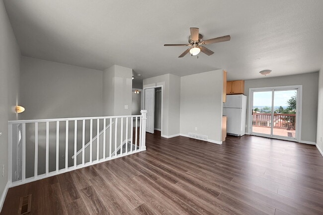 Building Photo - $1,850, 4 bed, 2 bath, located on Colorado...